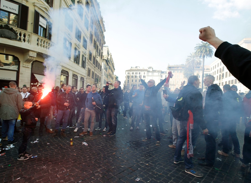 Illustration for article titled Dutch Soccer Hooligans Running Wild, Clashing With Riot Police In Rome
